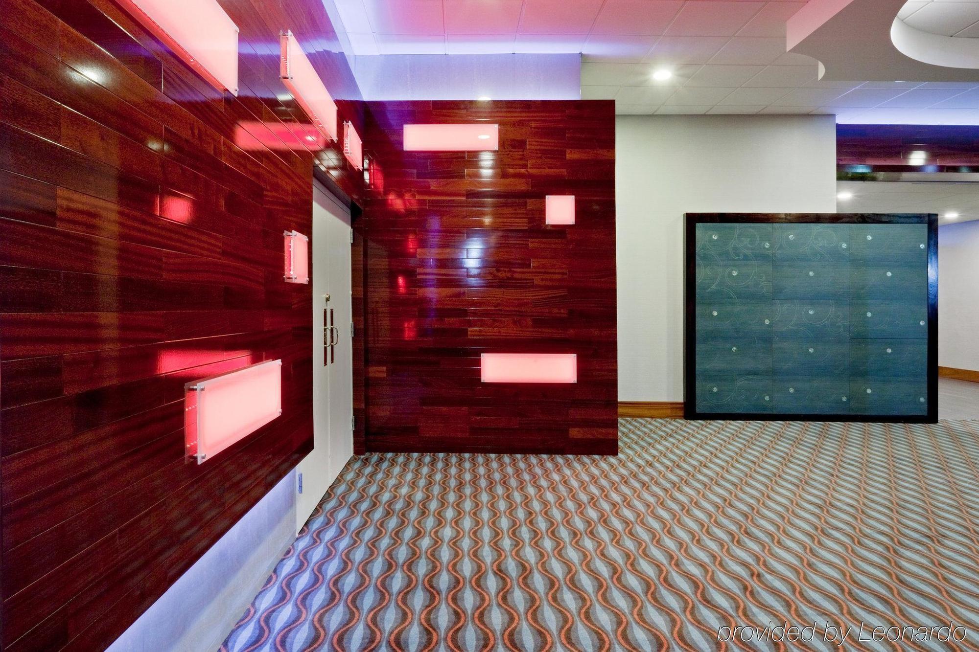Holiday Inn Philadelphia-Stadium Интерьер фото
