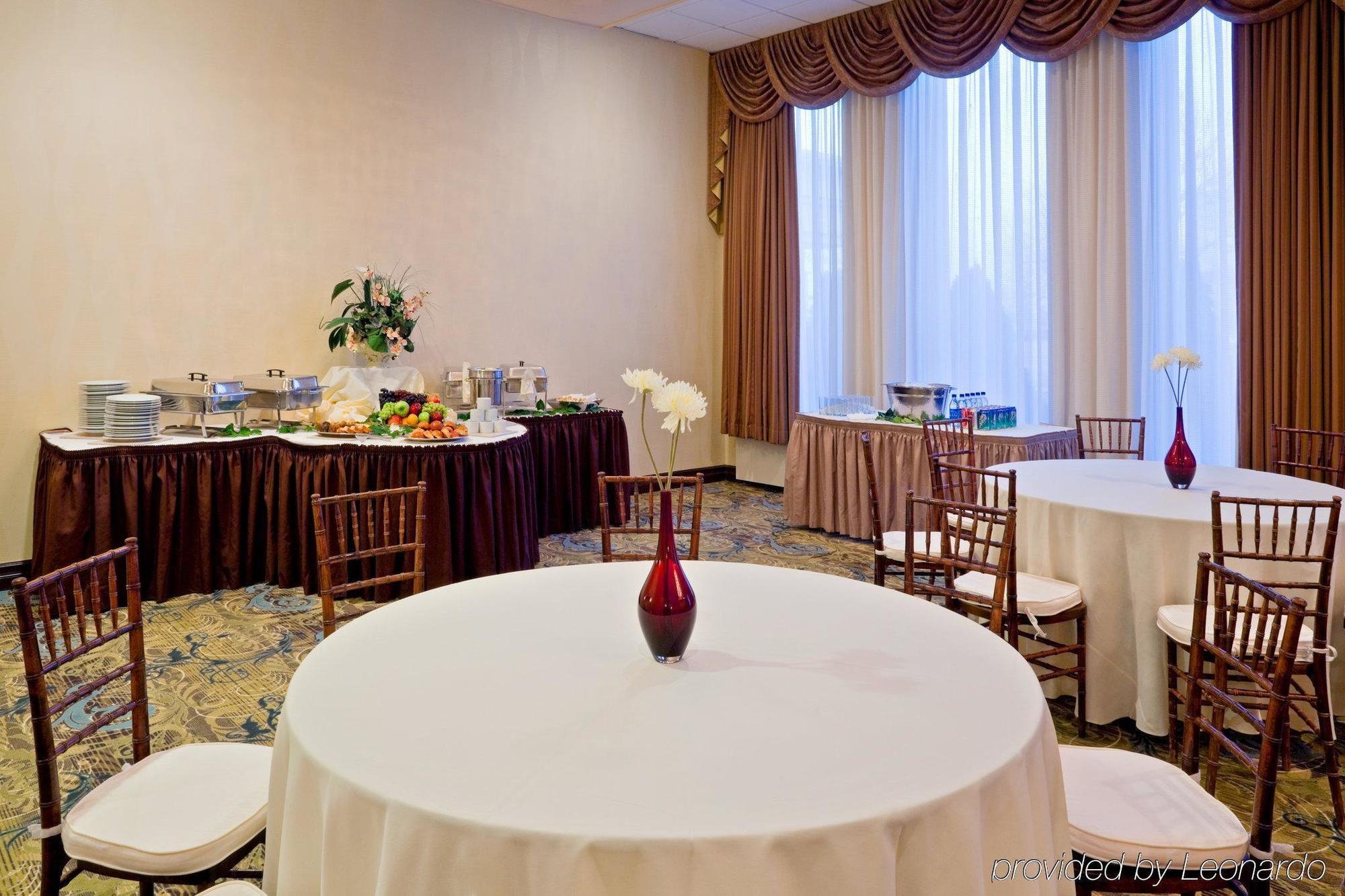 Holiday Inn Philadelphia-Stadium Удобства фото